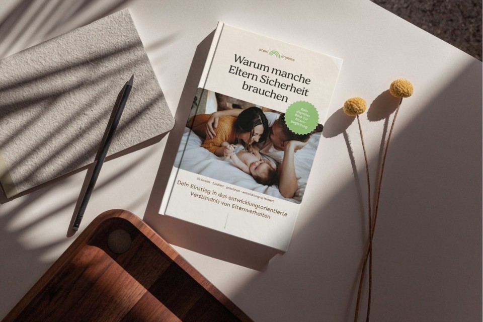 Ein aufgeschlagenes Buch mit dem Titel 