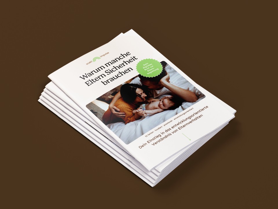 Stapel von Broschüren mit dem Titel 