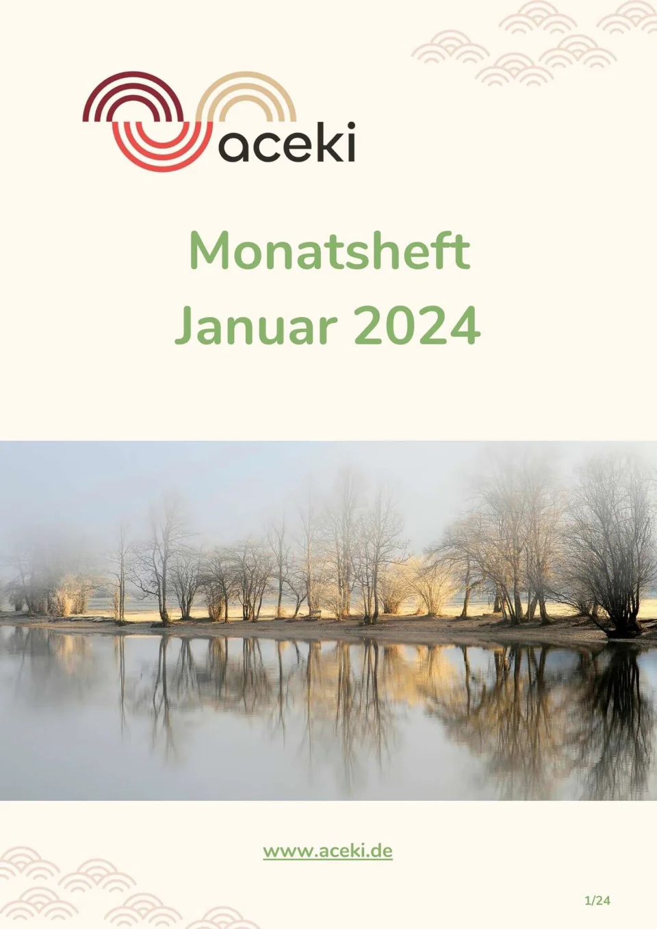 aceki e.V. Monatsheft Januar 2024 mit einer ruhigen Flusslandschaft bei nebligem Wetter, kahle Bäume spiegeln sich im Wasser.