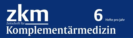 zkm – Zeitschrift für Komplementärmedizin, Ausgabe 6, Hefte pro Jahr, Logo auf dunkelblauem Hintergrund.