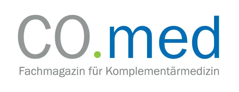 CO.med Fachmagazin für Komplementärmedizin Logo mit grauem "CO" und blauem ".med" Text sowie grünem Punkt.